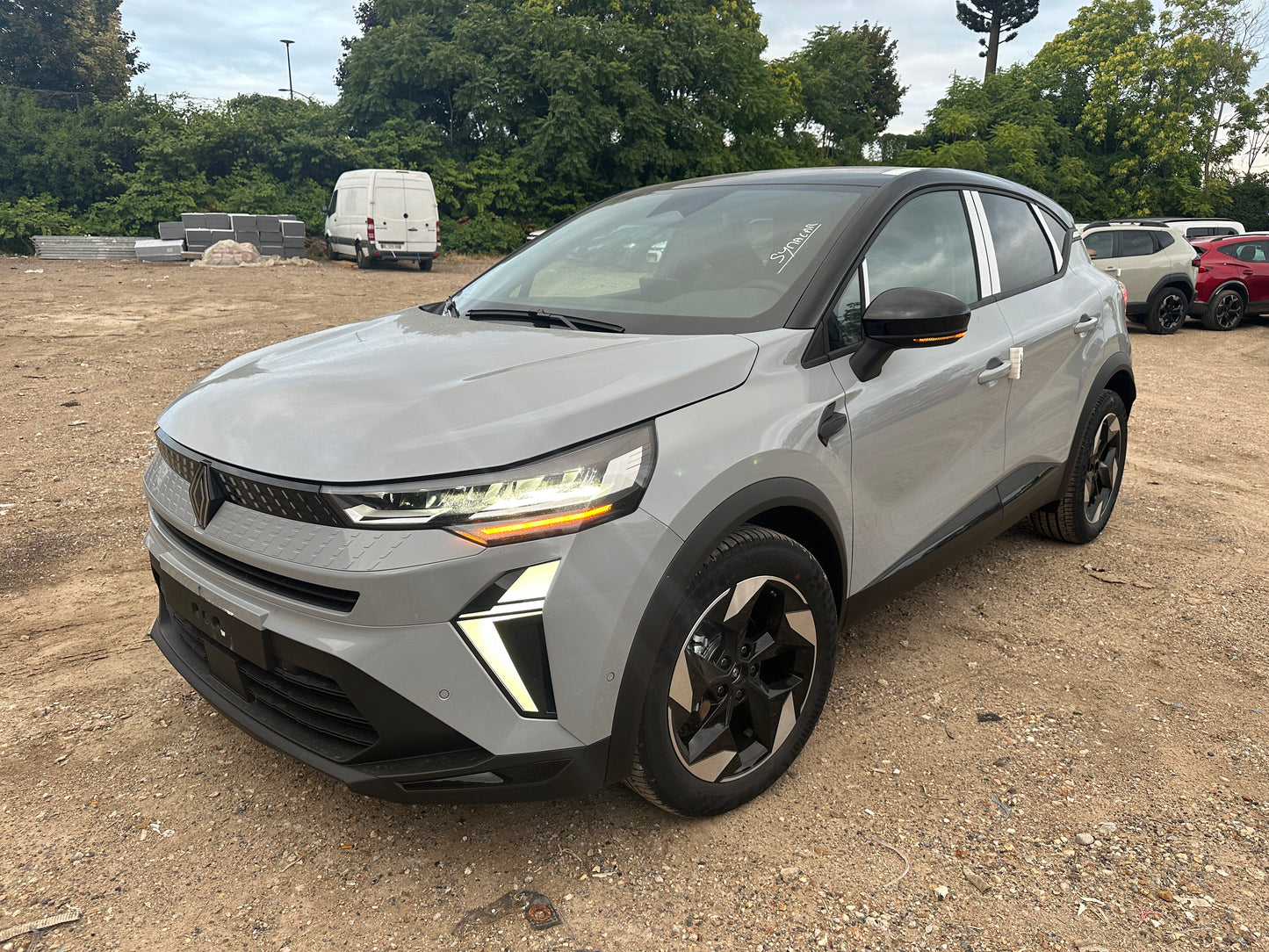 Renault Captur Phase 2 Techno 1.3L Tce 155ch BVA ESSENCE 2025 BOITE AUTOMATIQUE ALGERIE 2025 GRIS NARDO