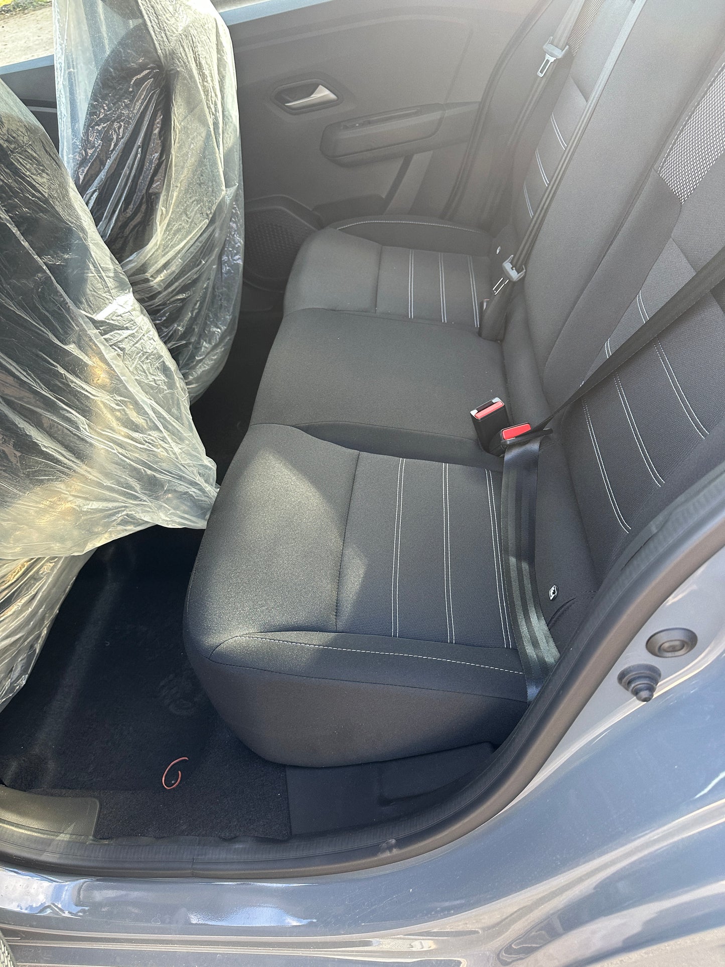 DACIA LOGAN EXPRESSION TCE 1.0 100CV BVM EXPORT ALGÉRIE GRIS NARDO Neuf 2025