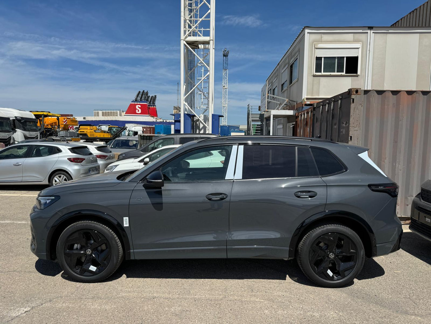 VOLKSWAGEN TIGUAN R-LINE 2.0 TDI 150CV DSG EXPORT ALGERIE