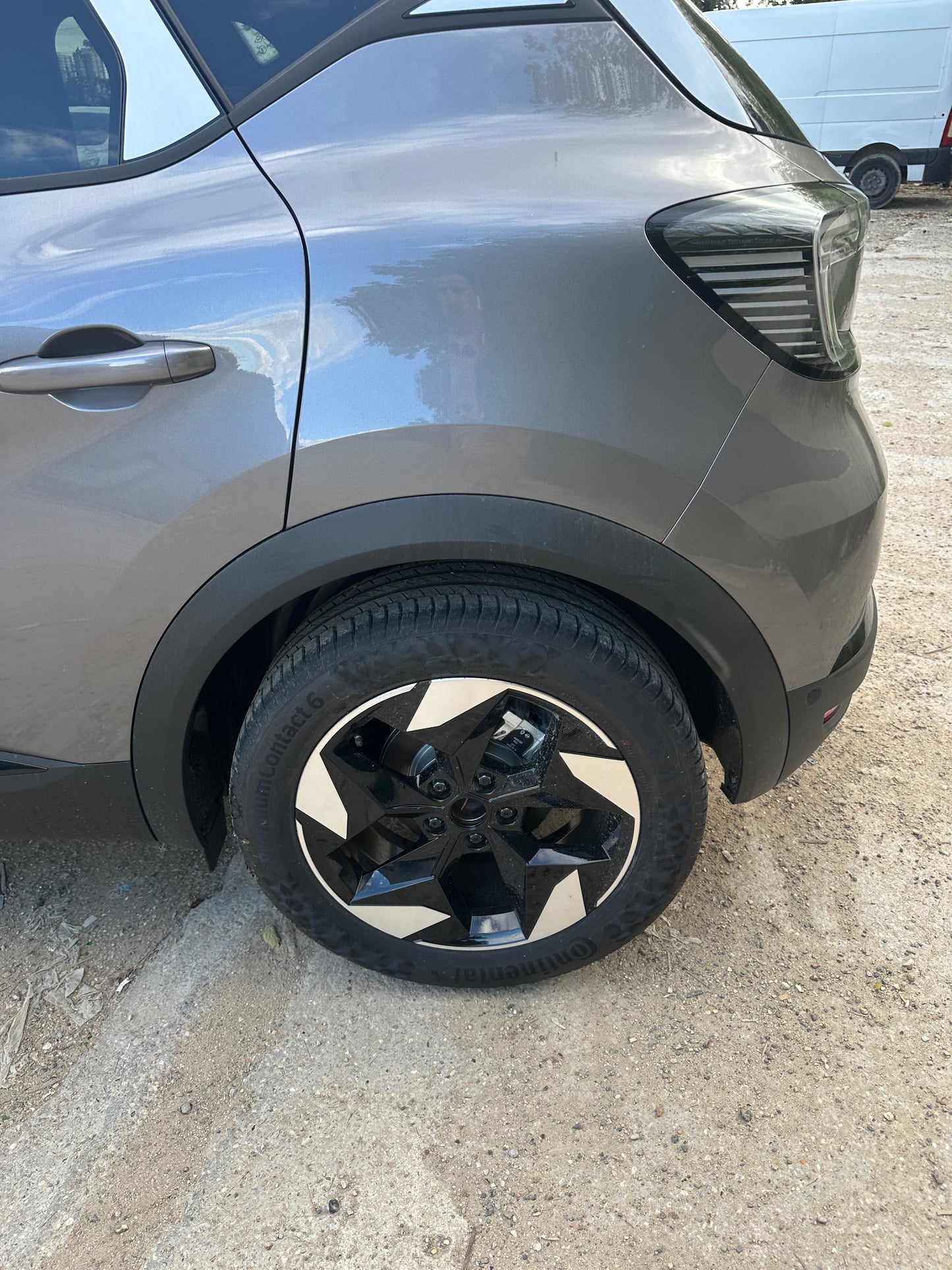 Renault Captur Phase 2 Techno 1.3L Tce 155ch BVA ESSENCE 2025 BOITE AUTOMATIQUE ALGERIE 2025 gris Shiste