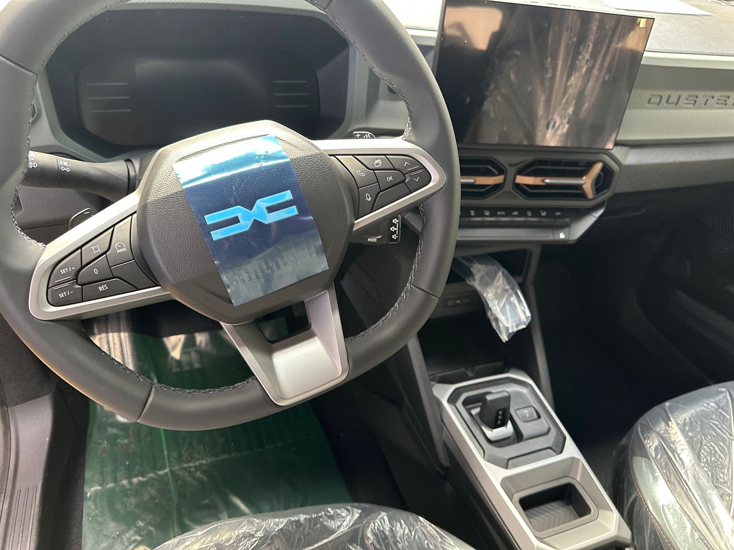 DACIA DUSTER 2026 EXPORT ALGERIE EXTREME 1.3 TCE 150CV BOITE AUTOMATIQUE COULEUR NOIR NEUF 2026