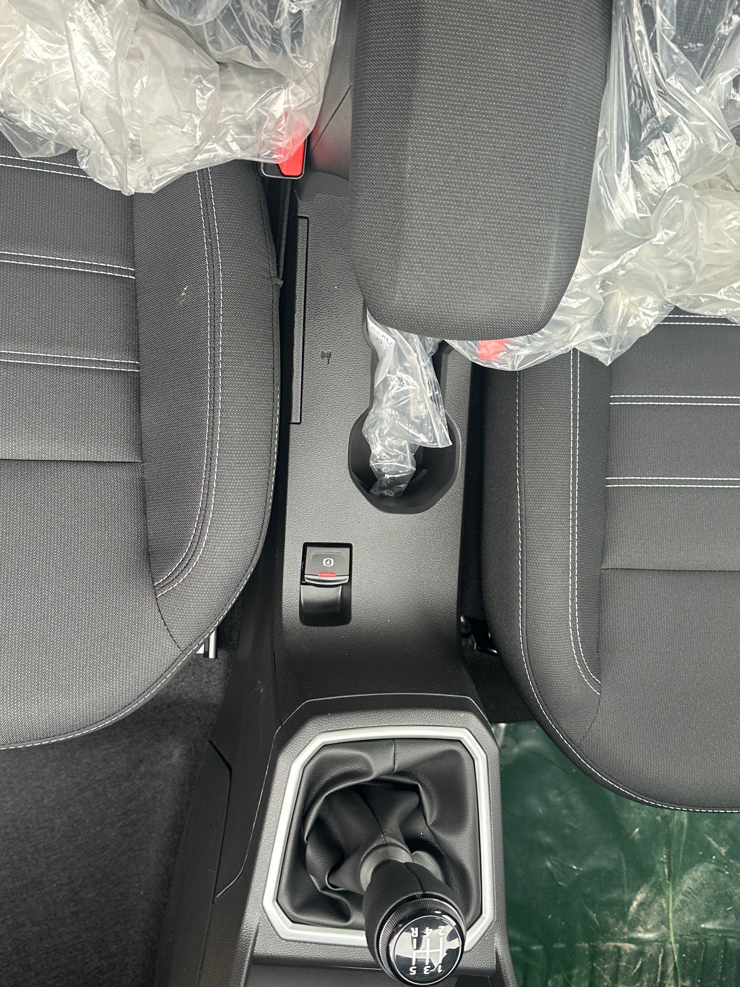 NEW DACIA LOGAN EXPRESSION TCE 1.0 100CV BVM EXPORT ALGÉRIE GRIS SHISTE Neuf 2025