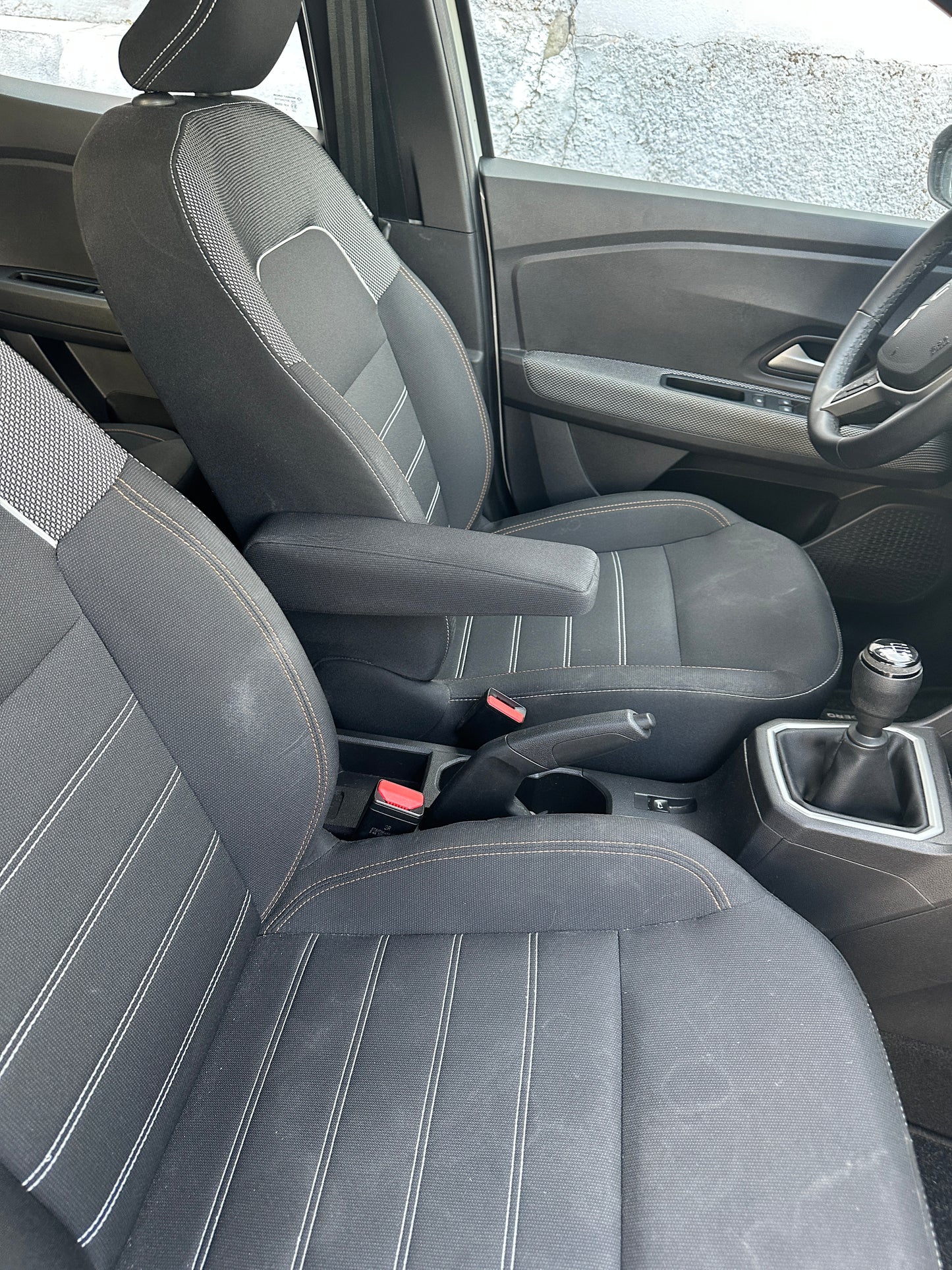 DACIA SANDERO STEPWAY AVEC TOIT OUVRANT TCe 90 BVM6 Export Algérie année Juin 2025 - 37500 km  (-3 ans) AUTO EXPORT ALGERIE
