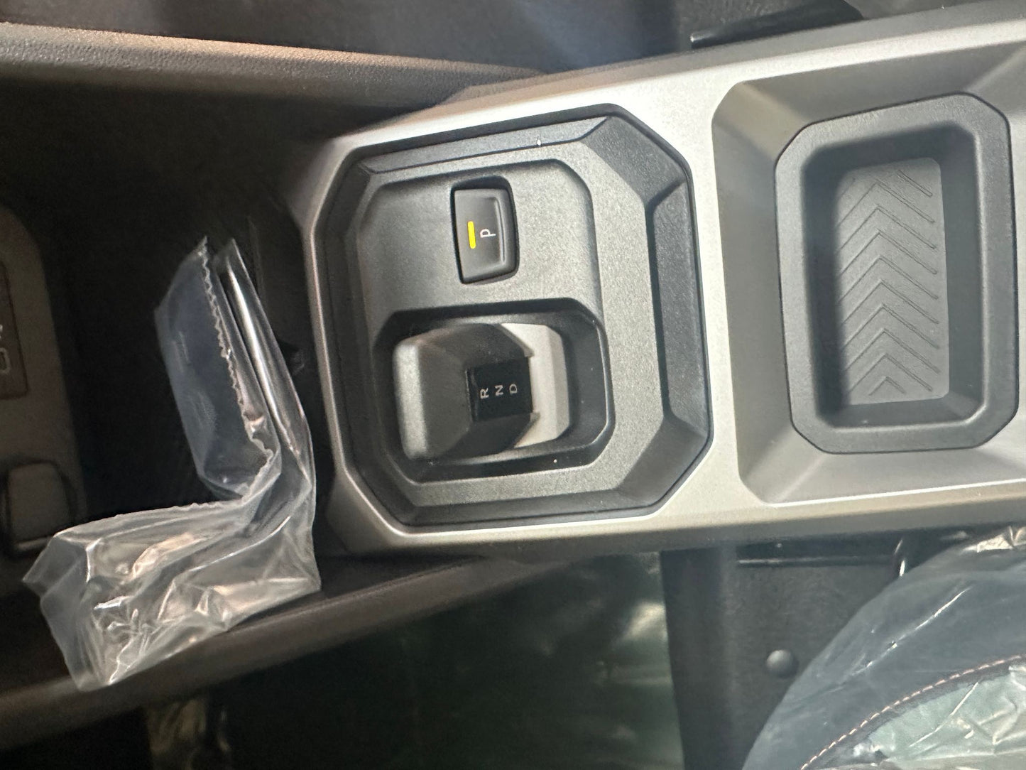 DACIA DUSTER 2026 EXPORT ALGERIE EXTREME 1.3 TCE 150CV BOITE AUTOMATIQUE COULEUR NOIR NEUF 2026