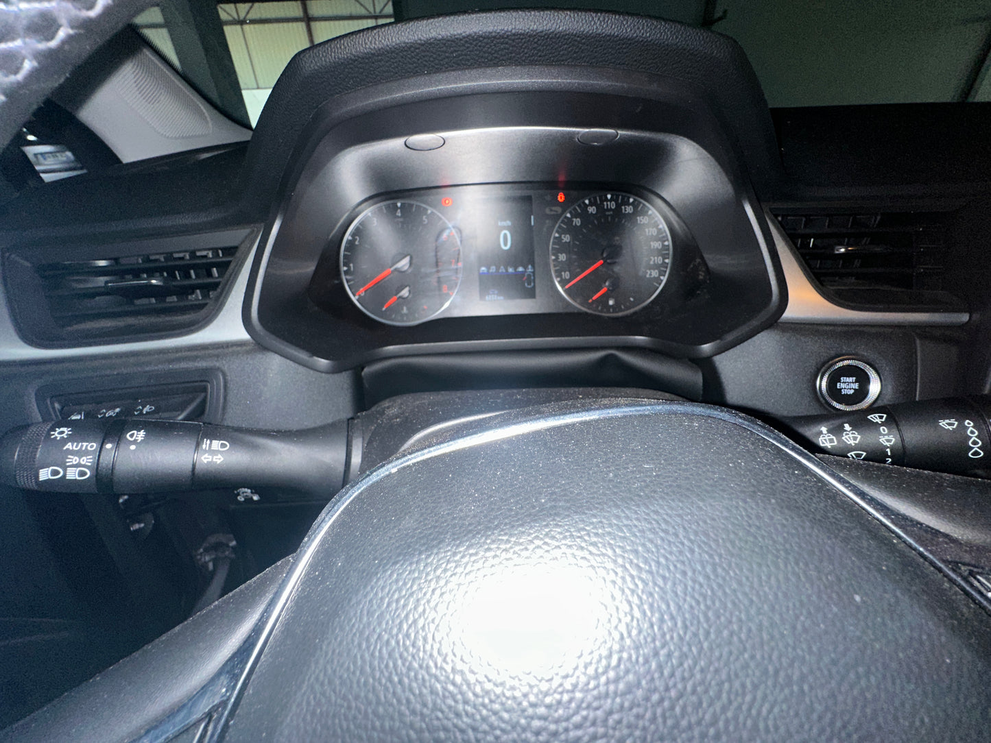 Renault Captur -3ans Export Algérie 1.0 TCE 100CV année 2024 - 6500km