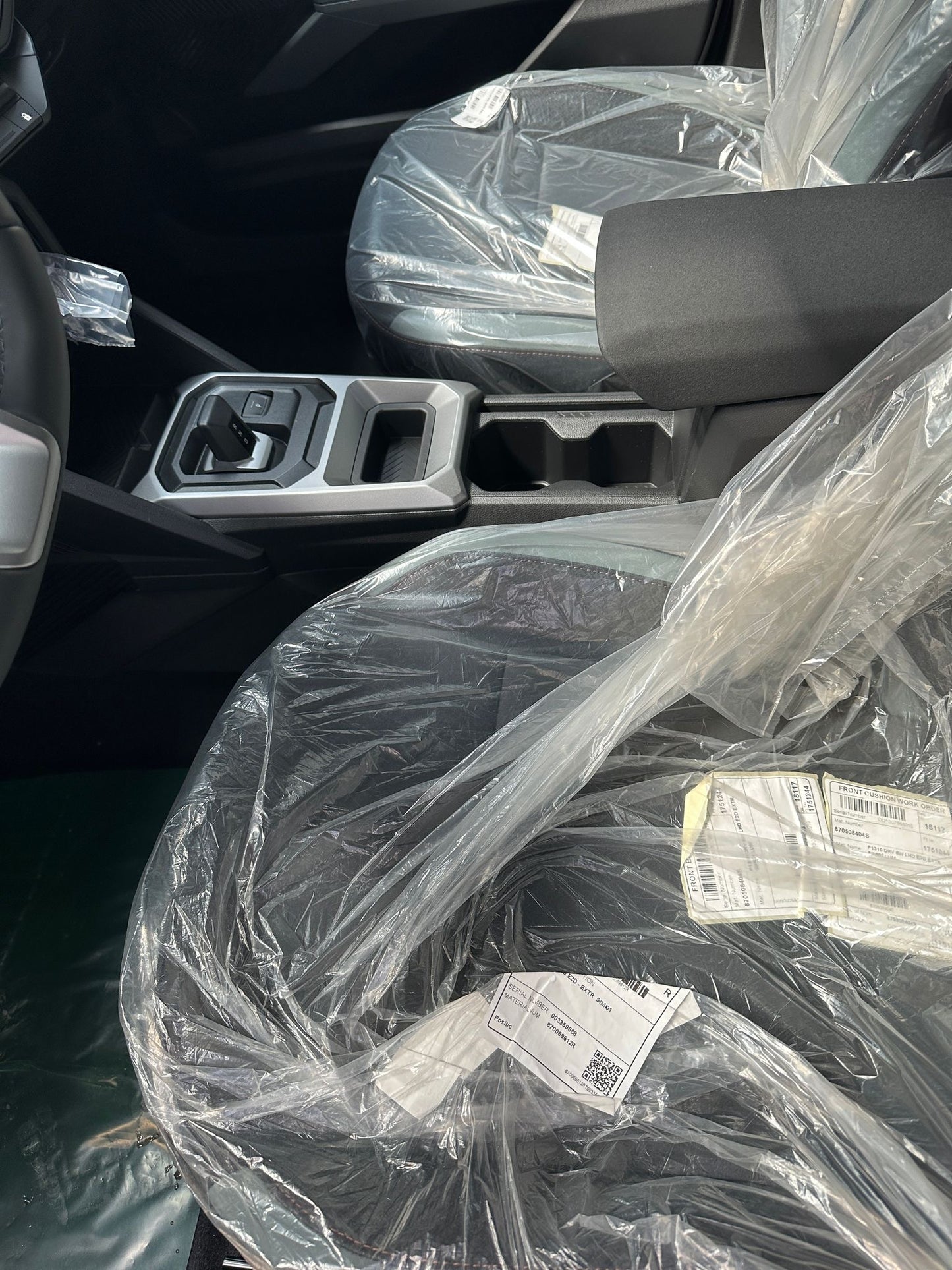 DACIA DUSTER 2026 EXPORT ALGERIE EXTREME 1.3 TCE 150CV BOITE AUTOMATIQUE COULEUR NOIR NEUF 2026