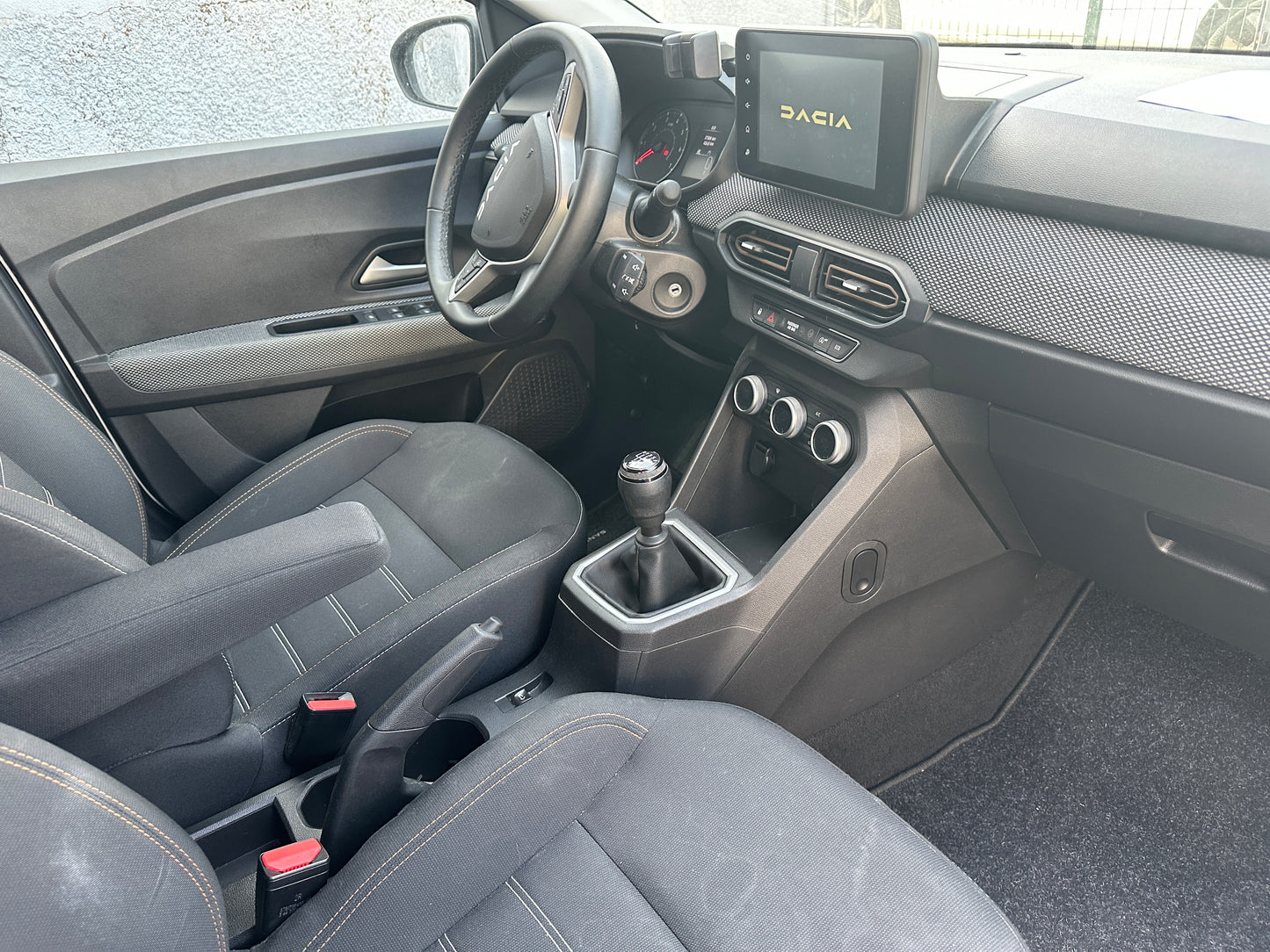 DACIA SANDERO STEPWAY AVEC TOIT OUVRANT TCe 90 BVM6 Export Algérie année Juin 2025 - 37500 km  (-3 ans) AUTO EXPORT ALGERIE