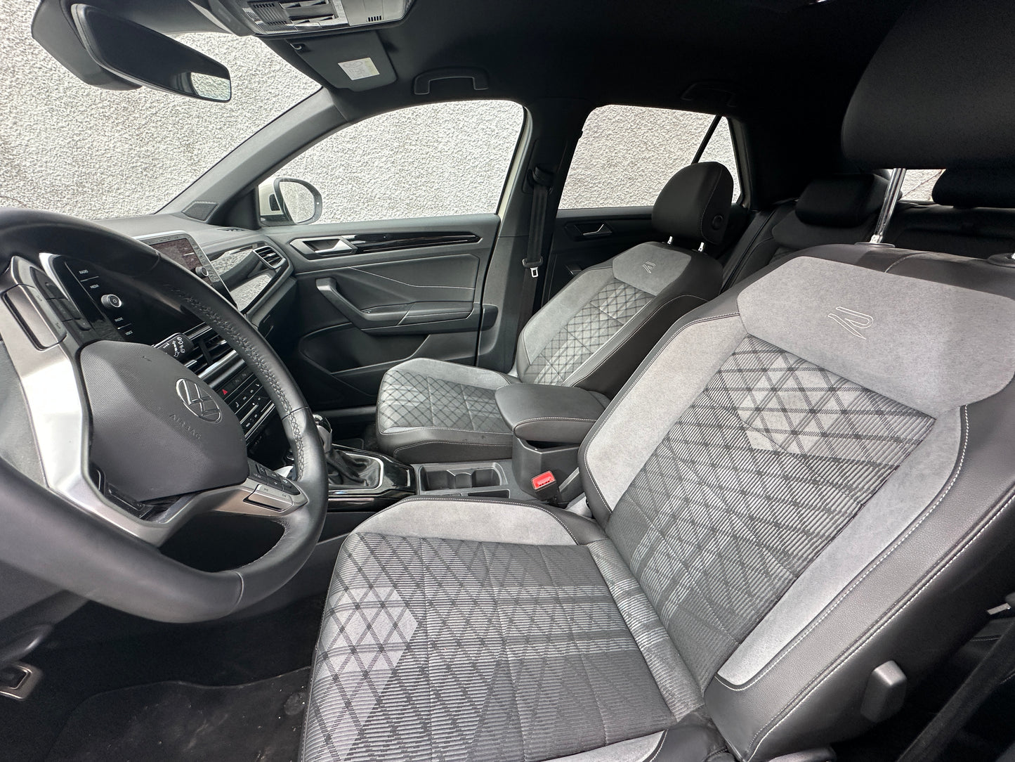 -3 ans : Volkswagen Troc R-Line 1.5 Tsi 150CV boite automatique 2024 - 16800km blanc ( Export Algérie)