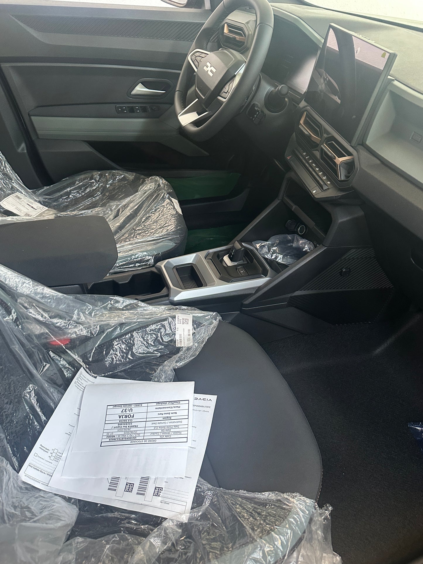 DACIA DUSTER 2026 EXPORT ALGERIE EXTREME 1.3 TCE 150CV BOITE AUTOMATIQUE COULEUR NOIR NEUF 2026