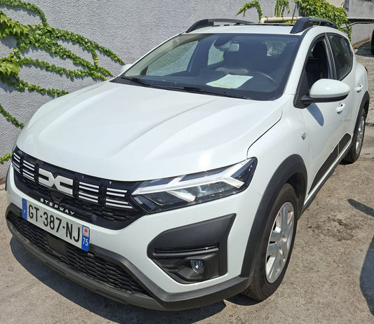 DACIA SANDERO STEPWAY AVEC TOIT OUVRANT TCe 90 BVM6 Export Algérie année Juin 2025 - 37500 km  (-3 ans) AUTO EXPORT ALGERIE